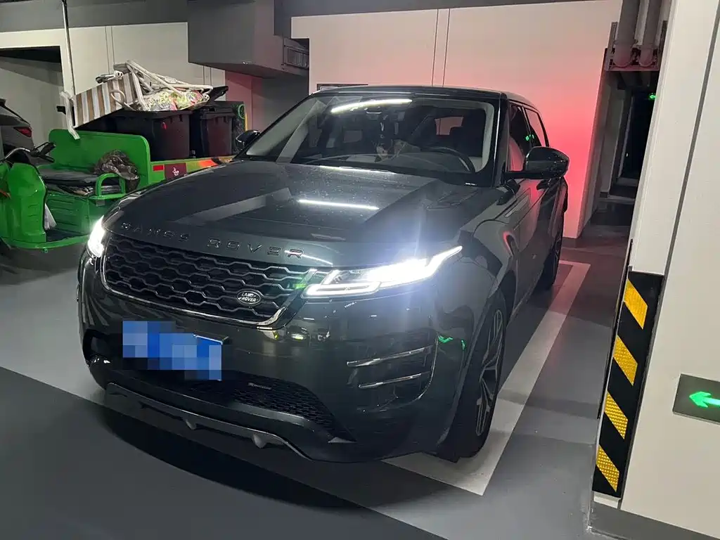 Land Rover Evoque 2023 — фото 1
