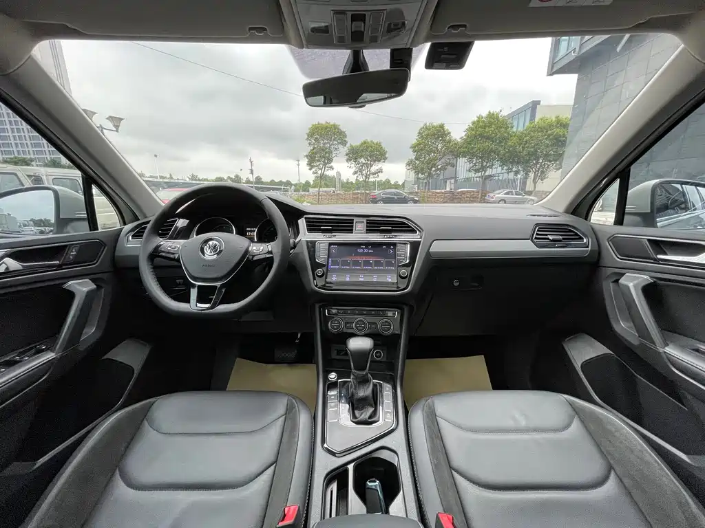 Volkswagen Tiguan L 2018 — фото 8