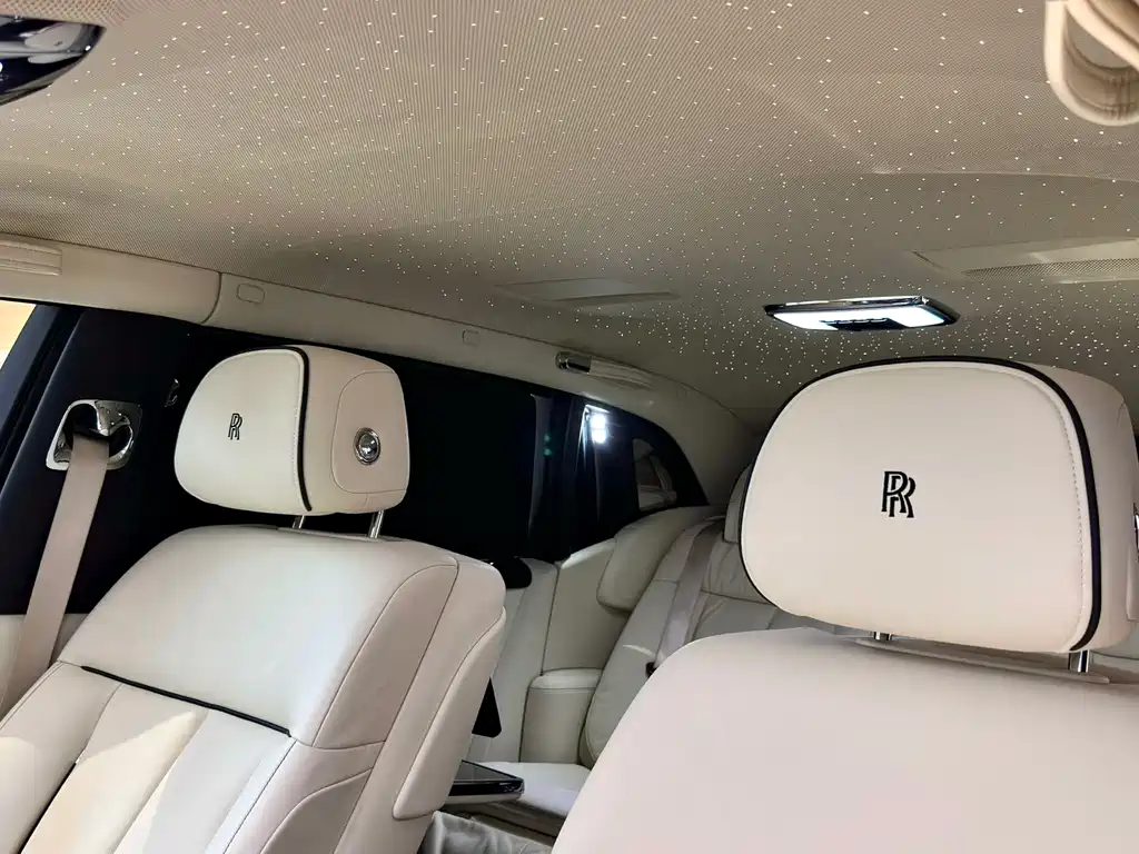 Rolls-Royce Phantom 2019 — фото 18