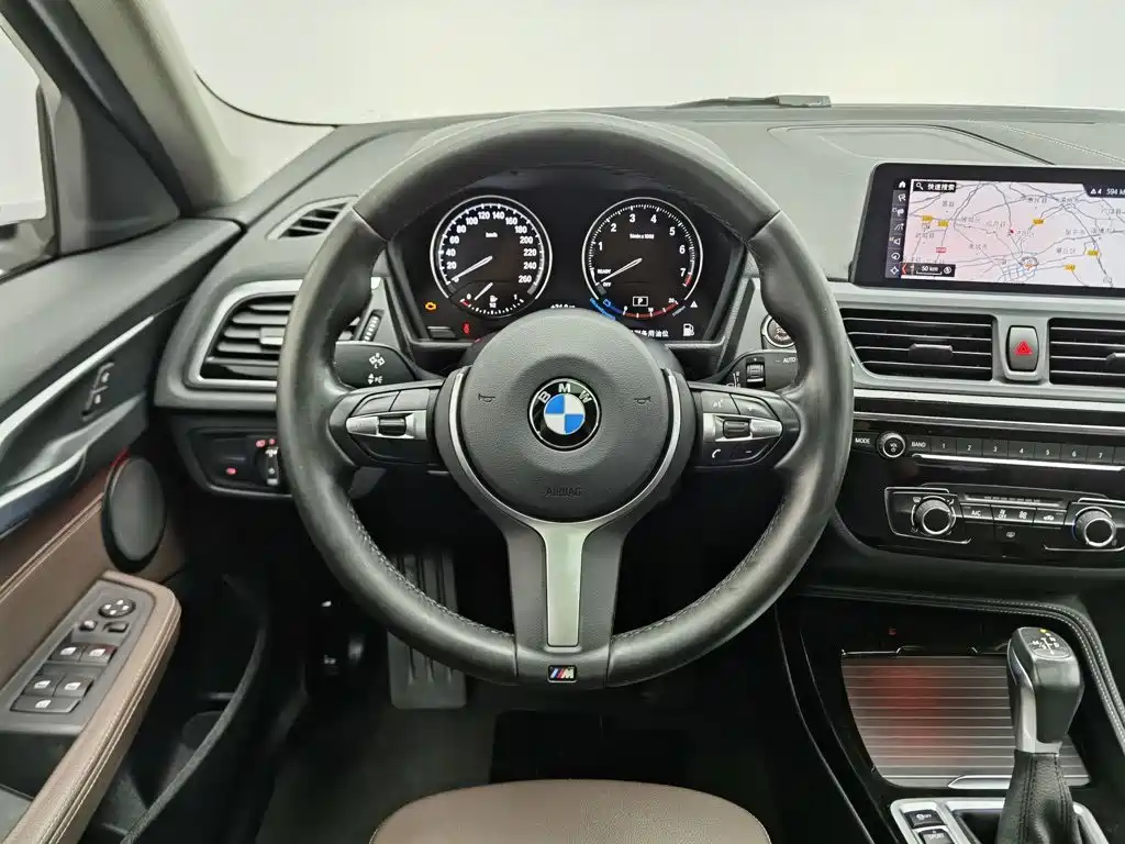 BMW 1 Series 2019 — фото 11