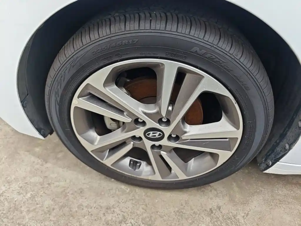 Hyundai Elantra 2019 — фото 23