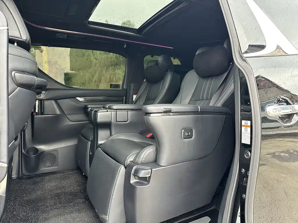 Lexus LM 2022