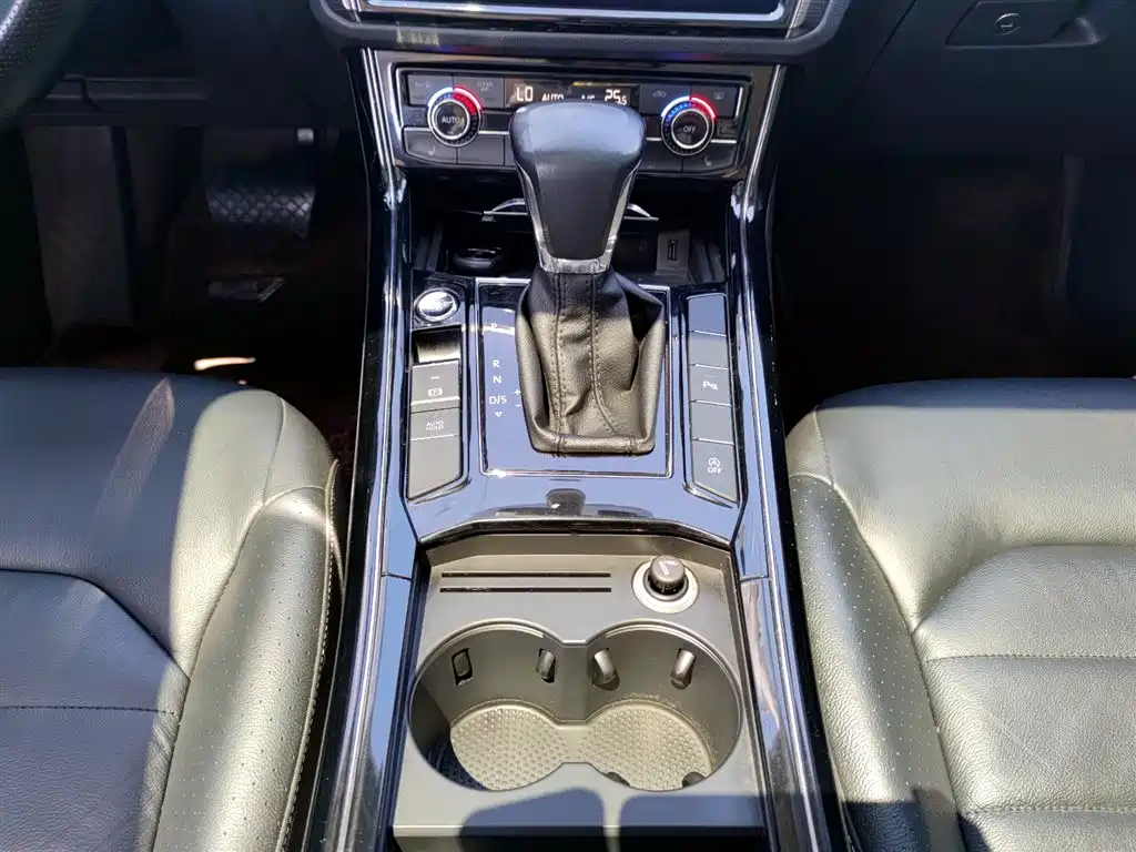 Volkswagen Phideon 2018 — фото 14
