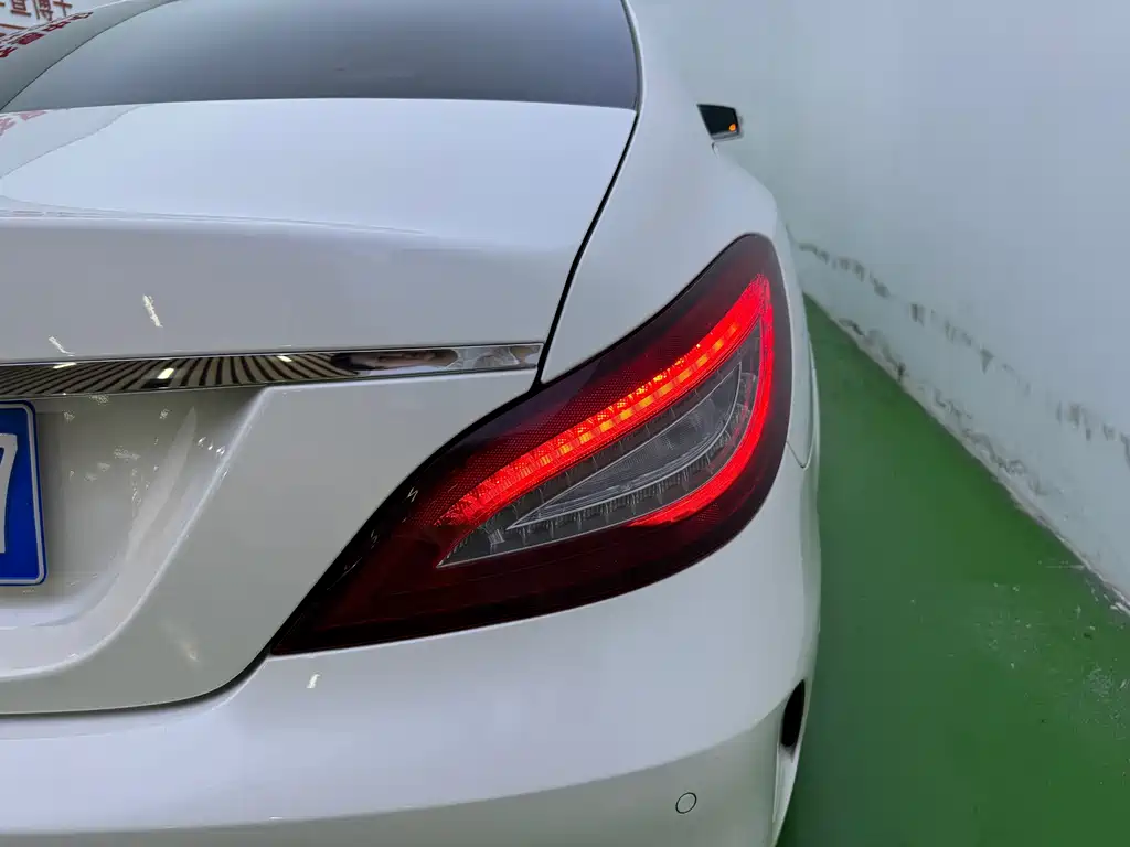 Mercedes-Benz CLS 2017 — фото 34