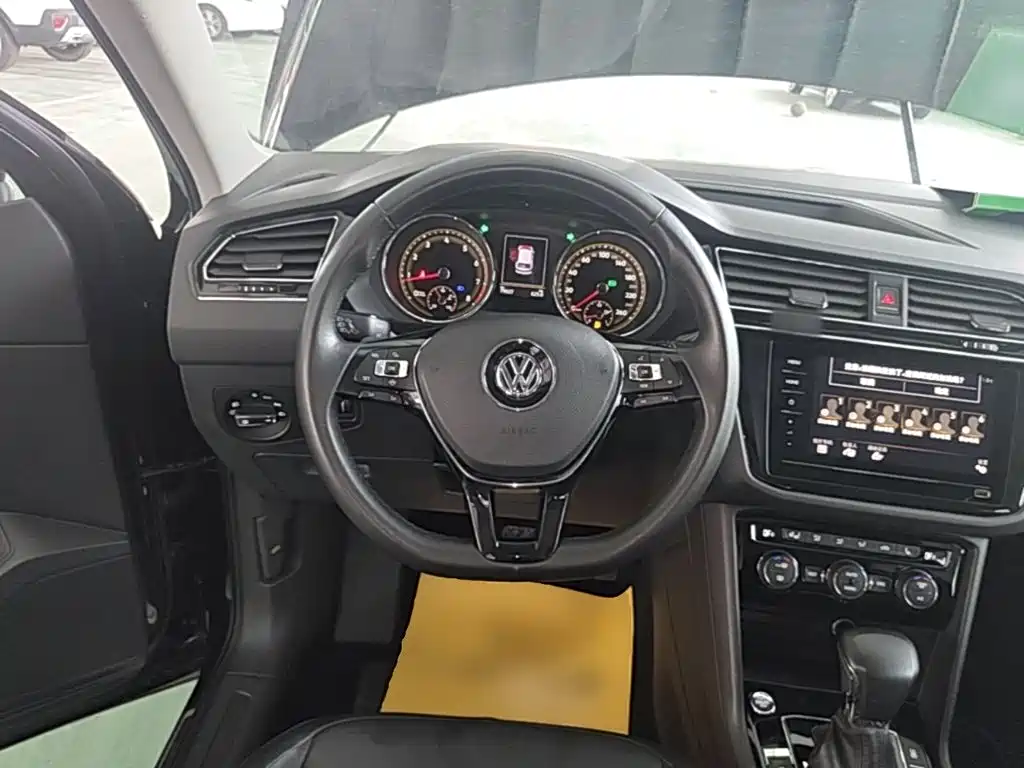 Volkswagen Tiguan L 2020 — фото 11