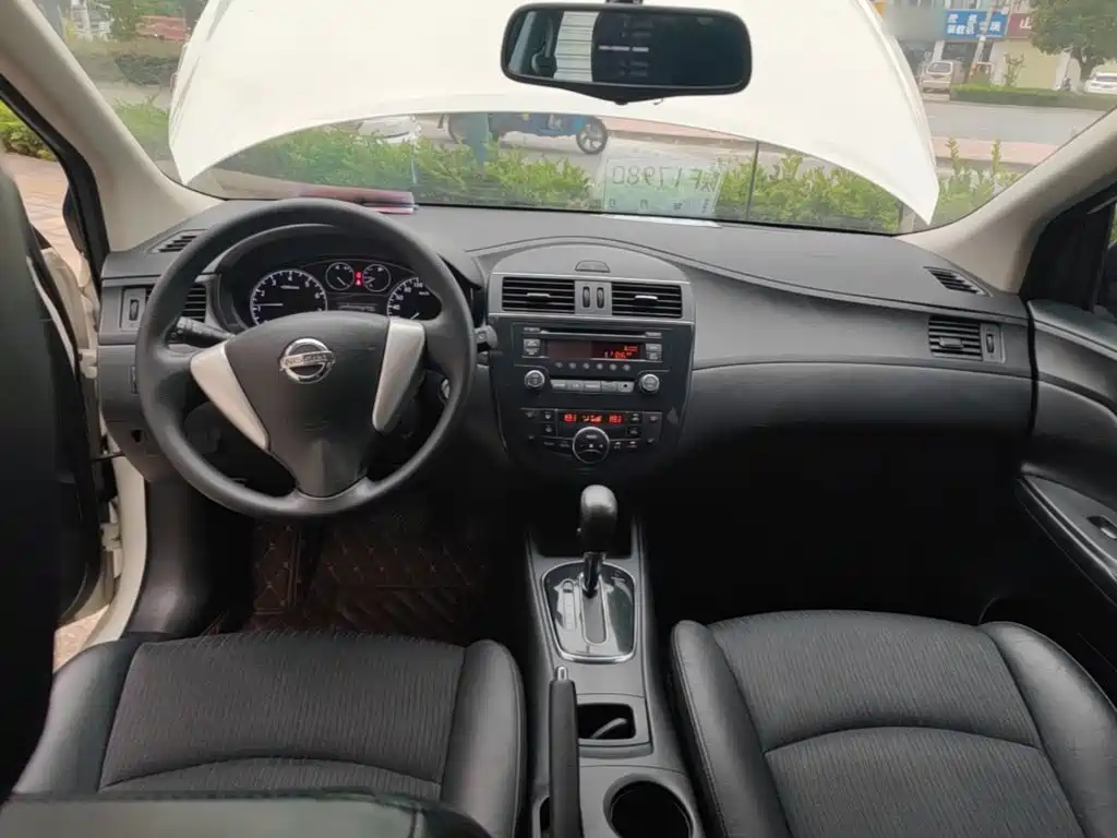 Nissan Tiida 2015 — фото 10