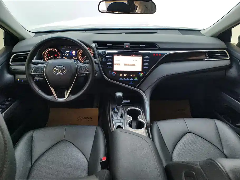 Toyota Camry 2019 — фото 12