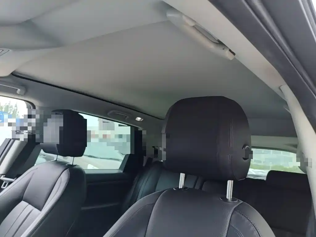 Land Rover Discovery Sport 2017 — фото 18