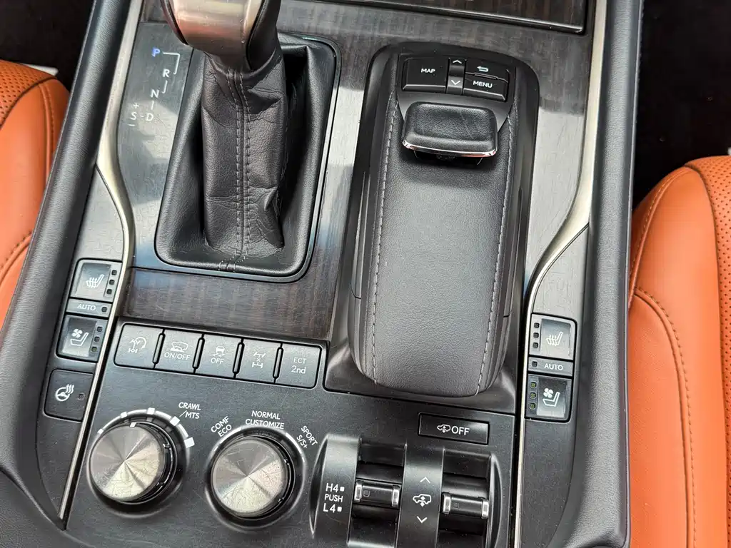 Lexus LX 2018 — фото 10