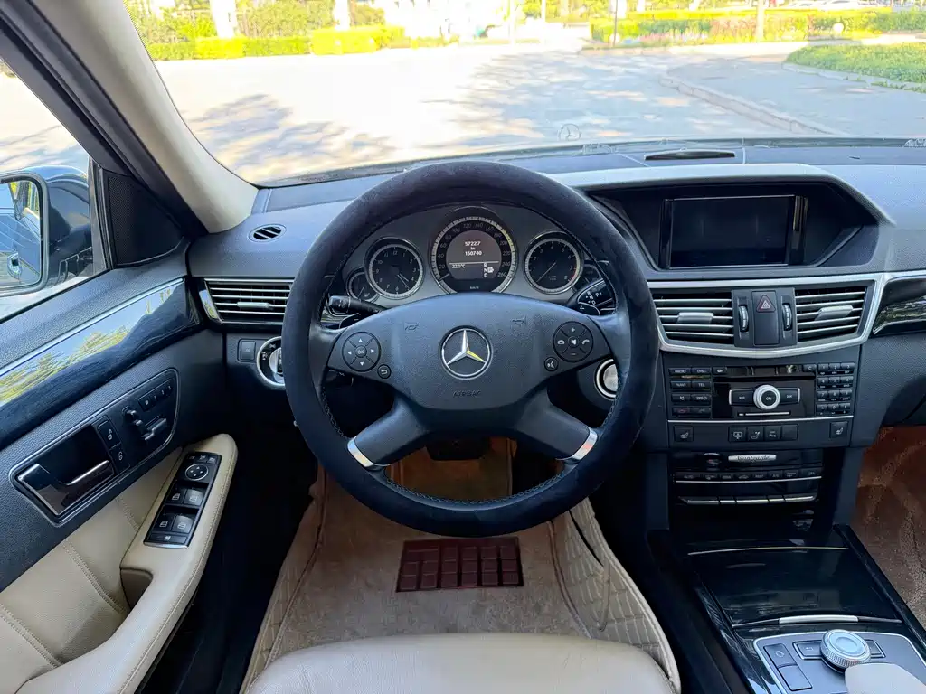 Mercedes-Benz E-Class 2010 — фото 17