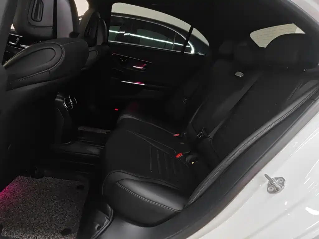 Mercedes-Benz C-Class 2023 — фото 13
