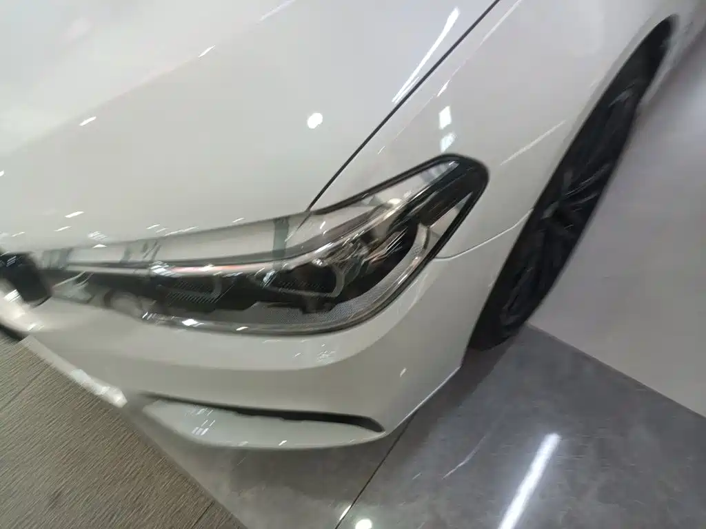BMW 5 Series 2019 — фото 18