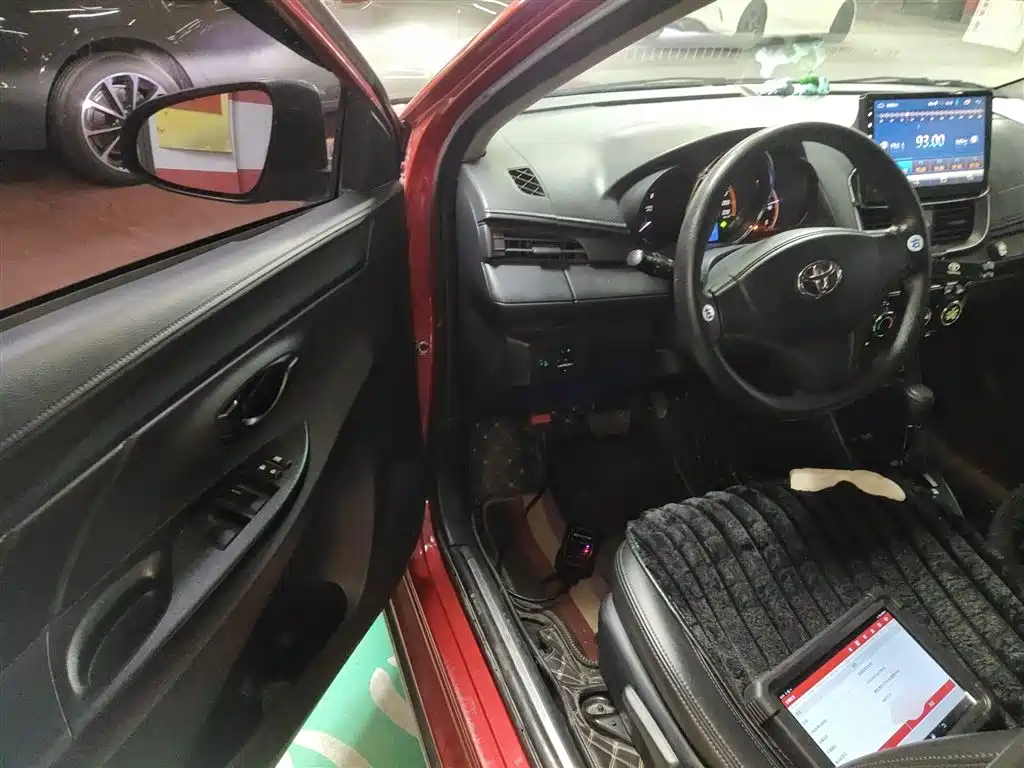 Toyota Yaris L 2020 — фото 12