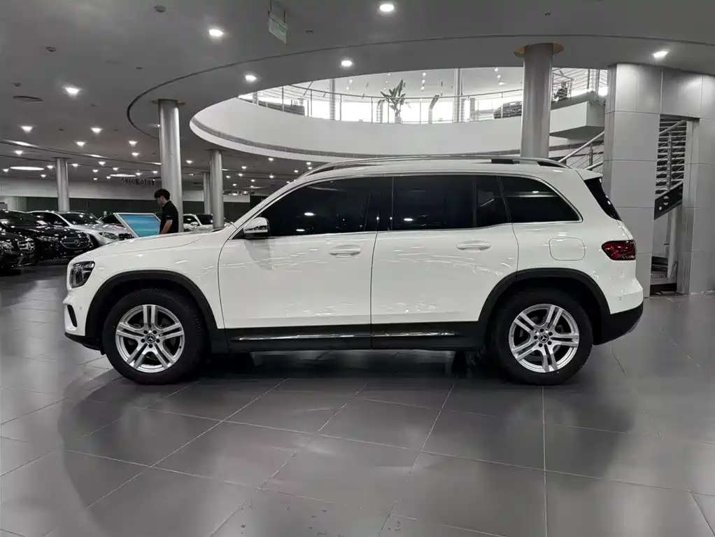 Mercedes-Benz GLB 2023