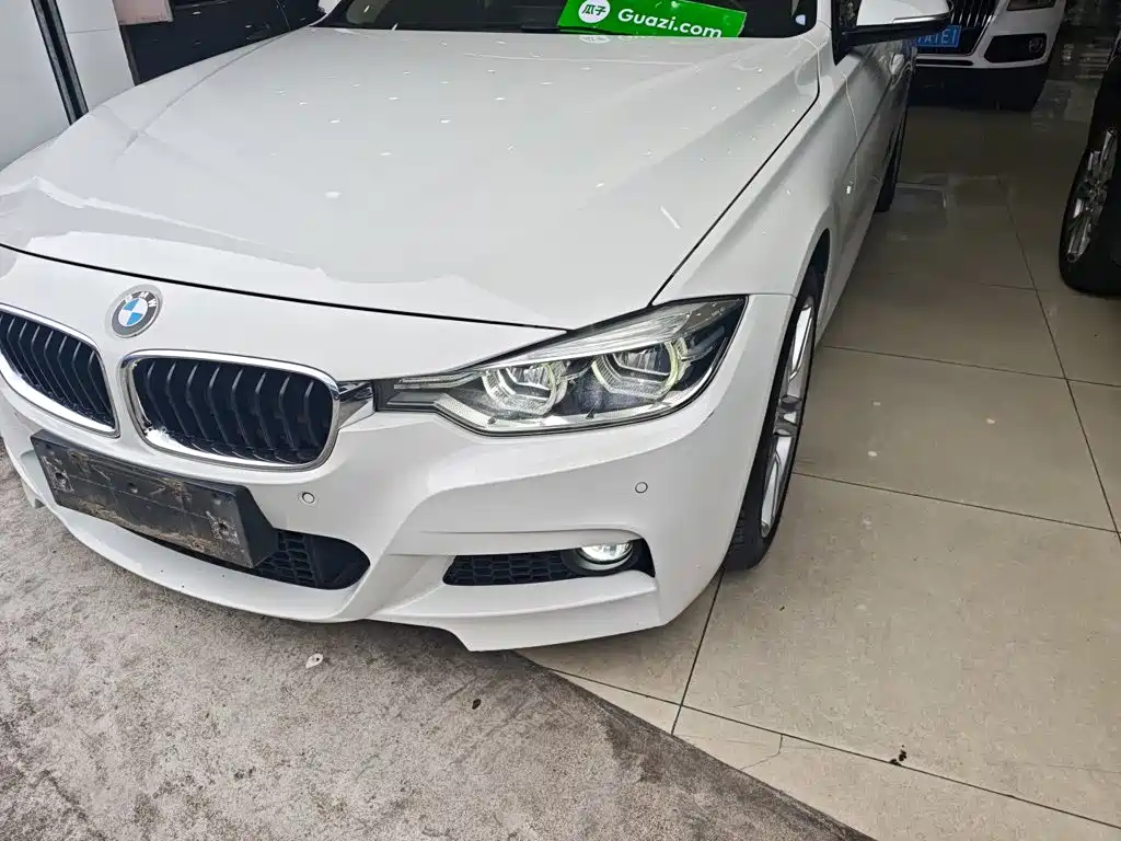 BMW 3 Series 2018 — фото 18
