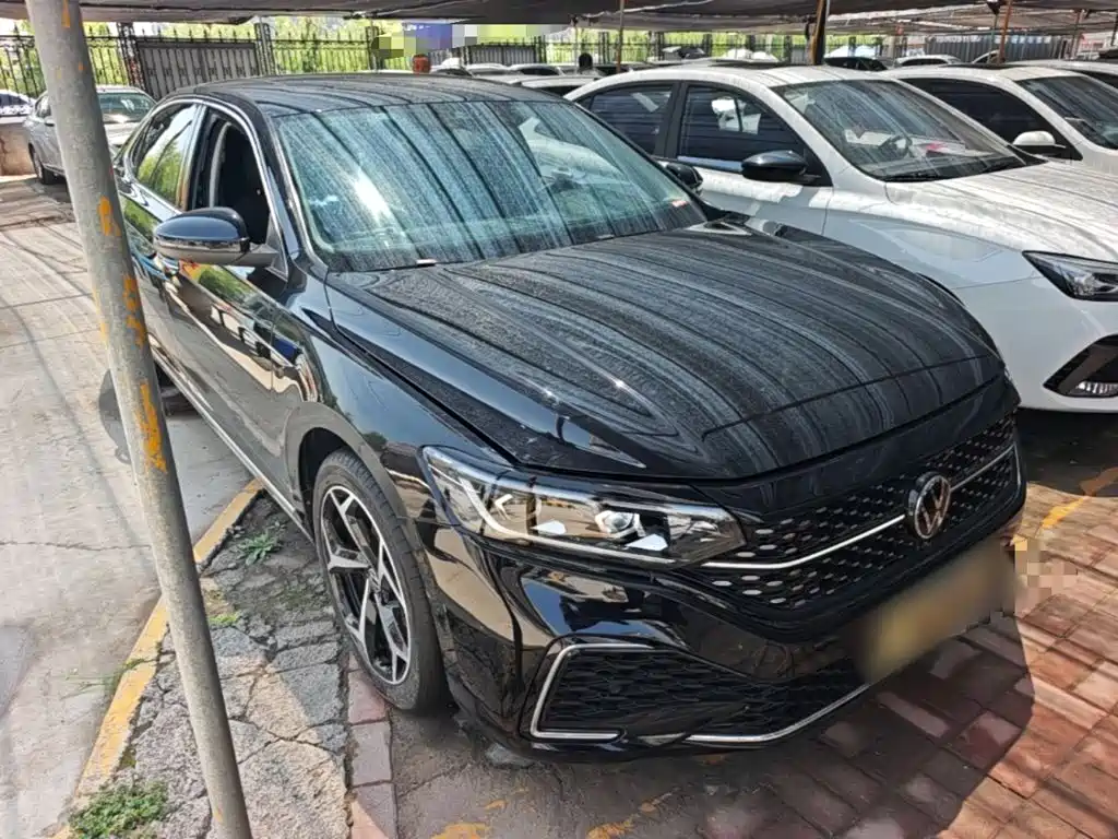Volkswagen Passat 2023 — фото 4