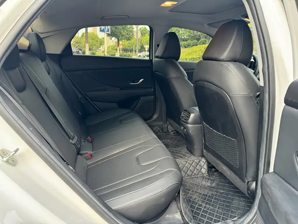 Hyundai Elantra 2023