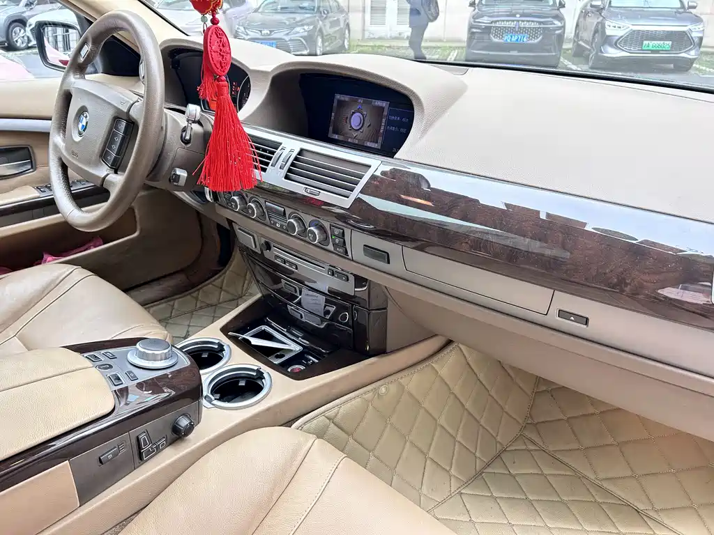 BMW 7 Series 2009 — фото 18