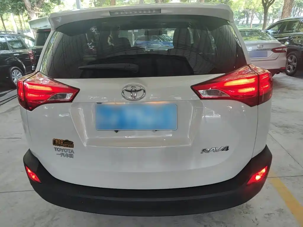 Toyota RAV4 2016 — фото 6