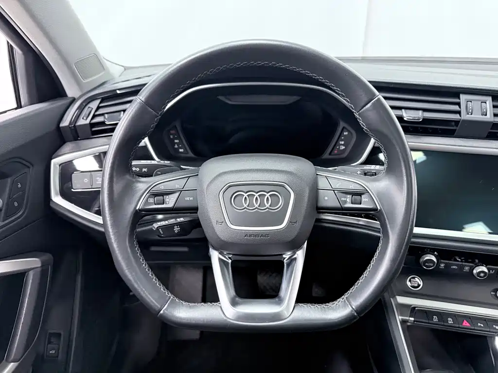 Audi Q3 2022 — фото 12