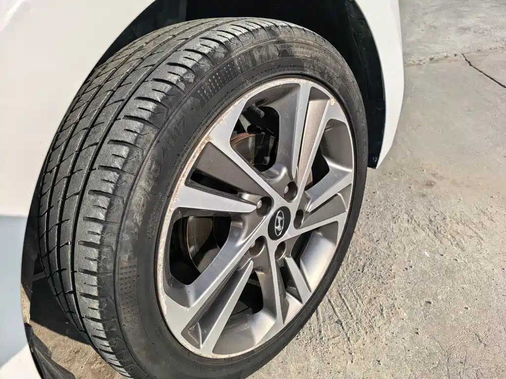 Hyundai Elantra 2019 — фото 15