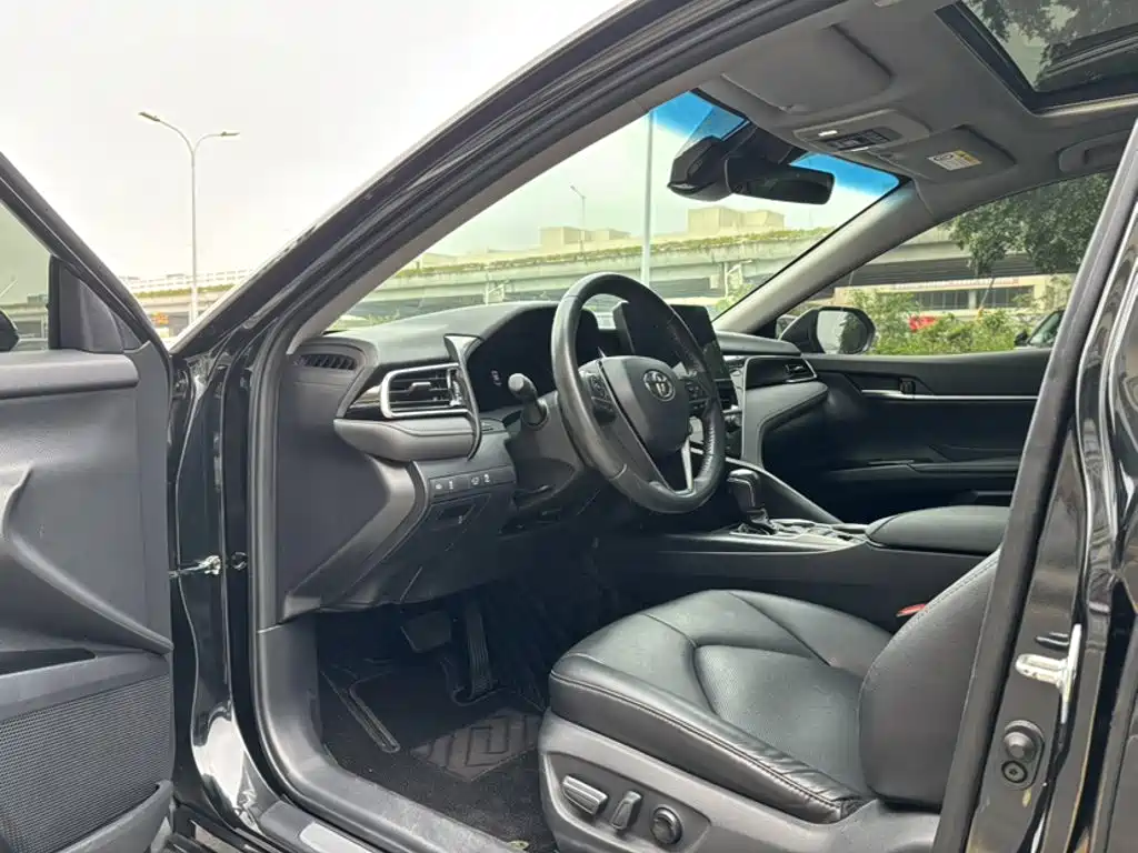 Toyota Camry 2024 — фото 25