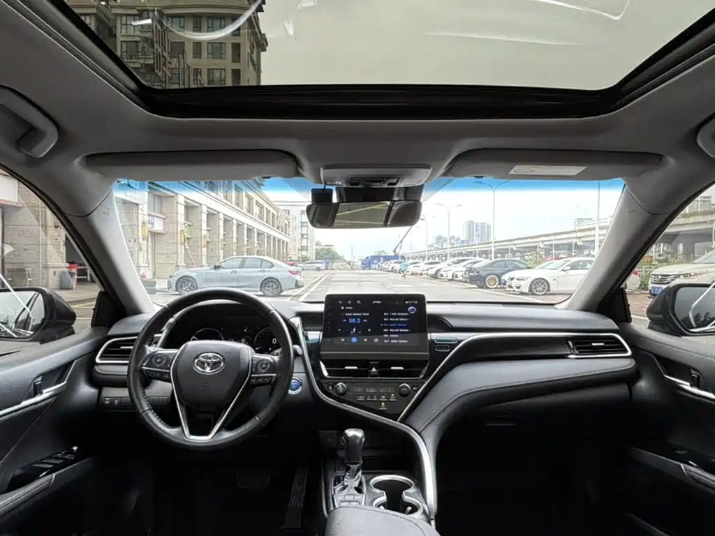 Toyota Camry 2024 — фото 22