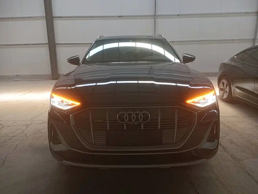 Audi e-tron 2022 — фото 3