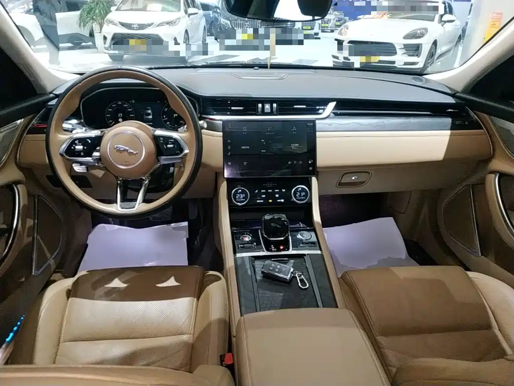 Jaguar XFL 2022 — фото 10