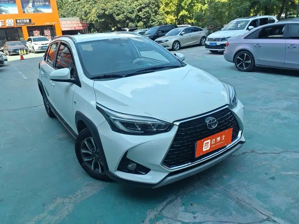 Toyota Yaris L 2022 — фото 2
