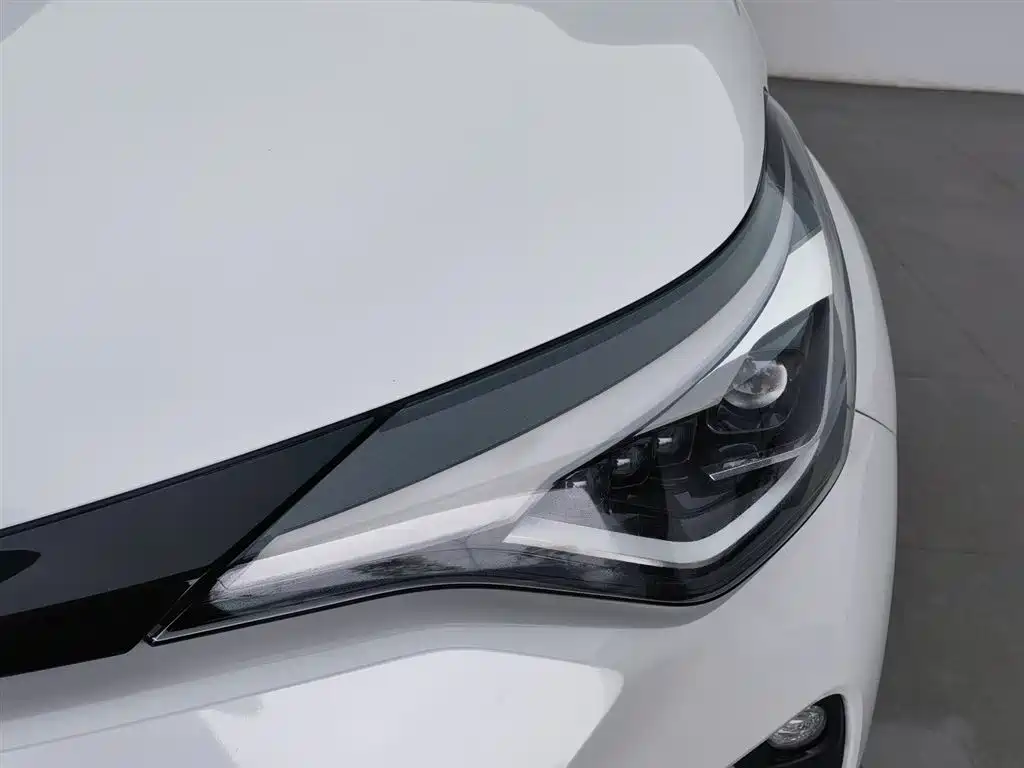Toyota C-HR 2023 — фото 7