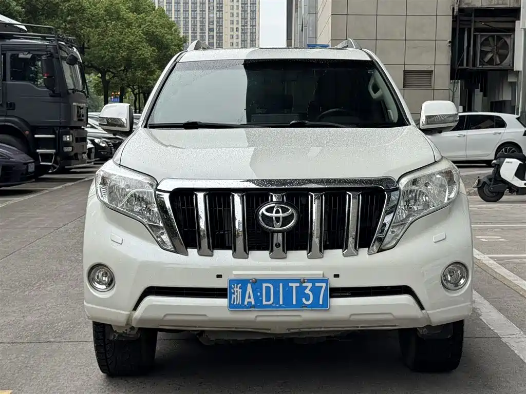 Toyota Prado 2017 — фото 2
