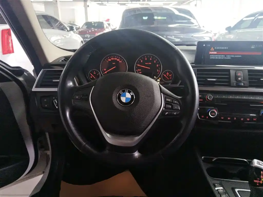 BMW 3 Series 2019 — фото 11