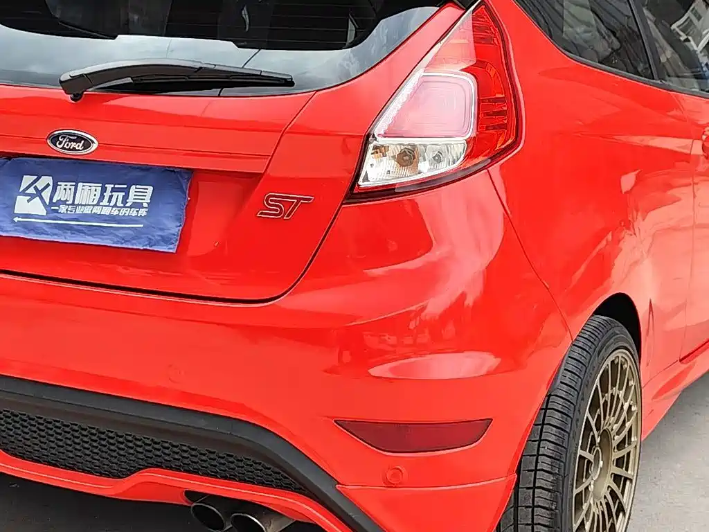 Ford Fiesta 2013 — фото 16