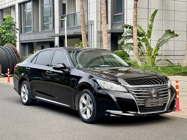 Toyota Crown 2015