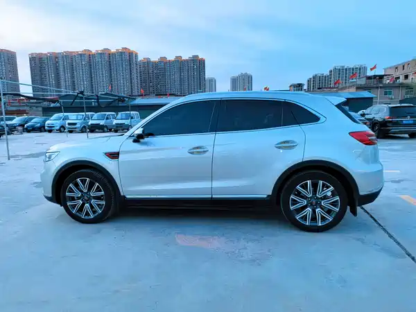 Hongqi HS5 2022