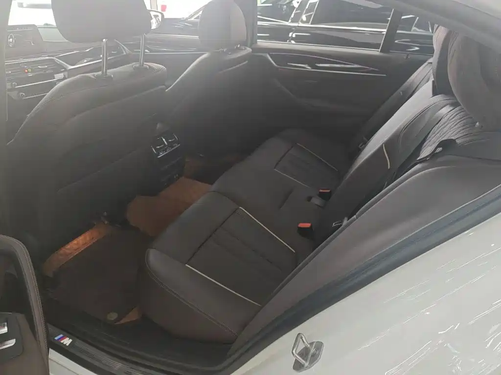BMW 5 Series New Energy 2021 — фото 13