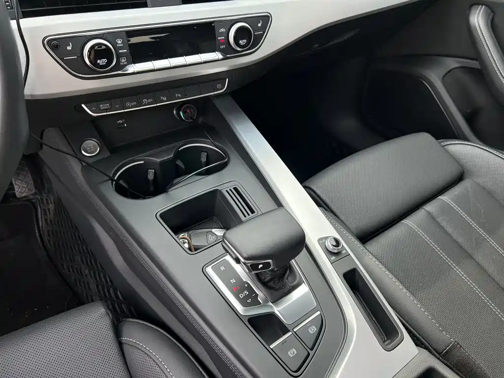 Audi A4L 2023 — фото 14