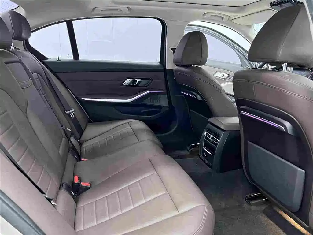 BMW 3 Series 2019 — фото 11
