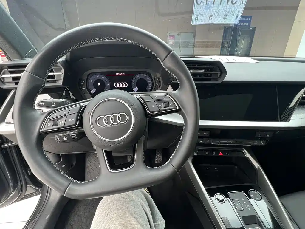Audi A3 2023 — фото 12