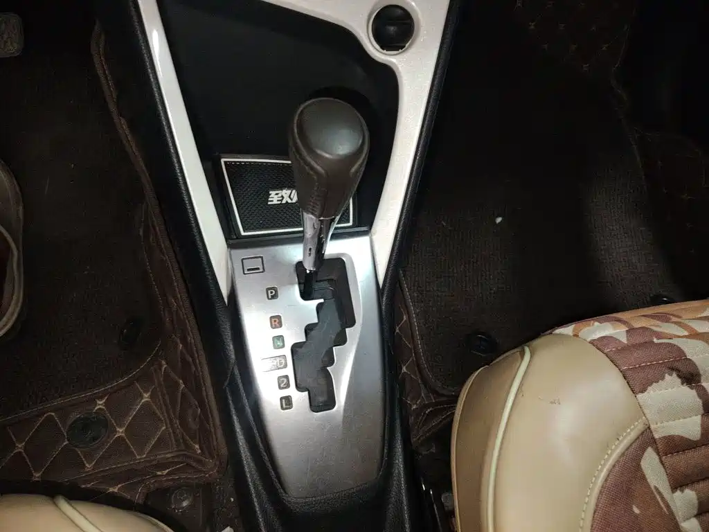 Toyota Yaris L 2015 — фото 14