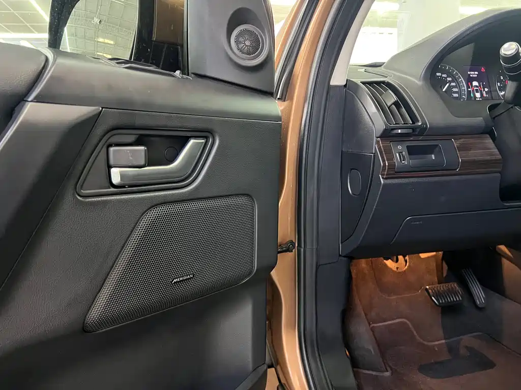 Land Rover Freelander 2 2014 — фото 12
