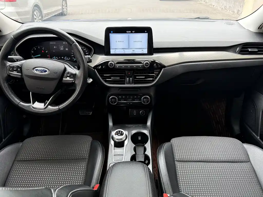 Ford Focus 2019 — фото 15