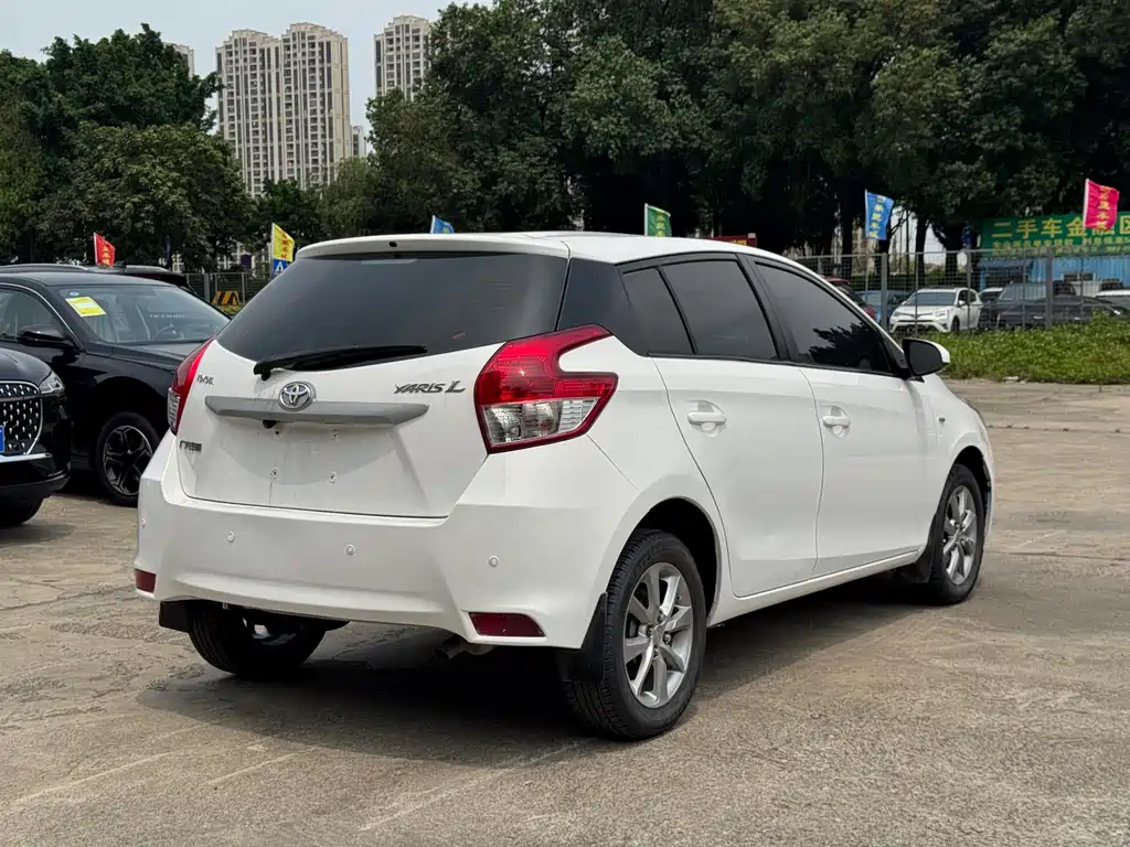 Toyota Yaris L 2016 — фото 14