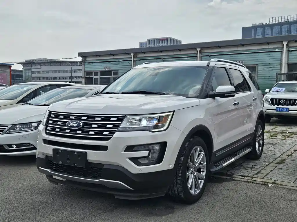Ford Explorer 2018 — фото 1
