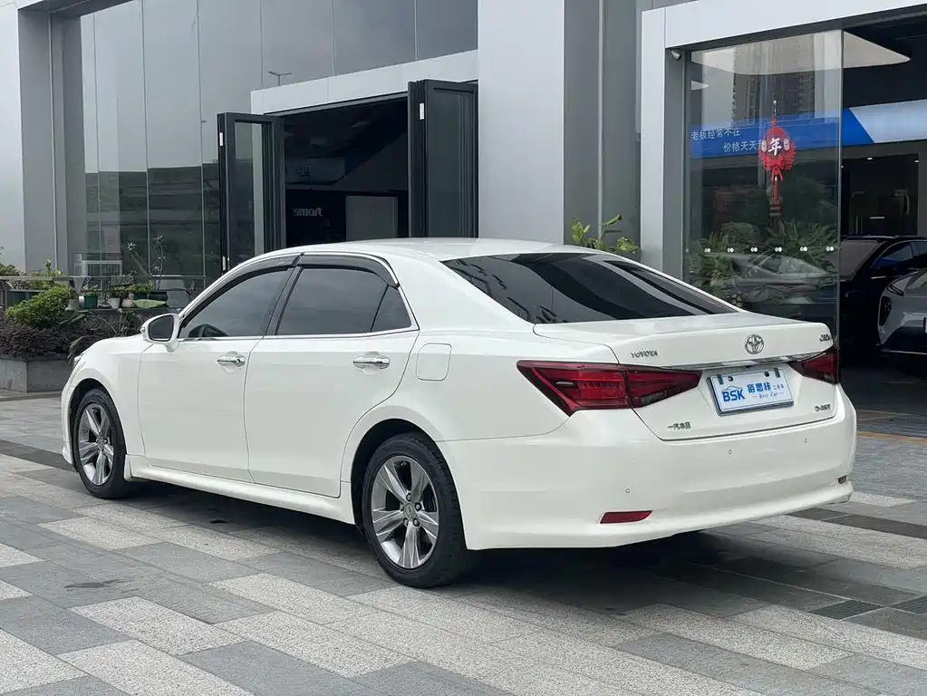 Toyota Crown 2016 — фото 18