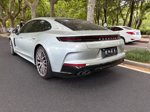 Porsche Panamera 2024