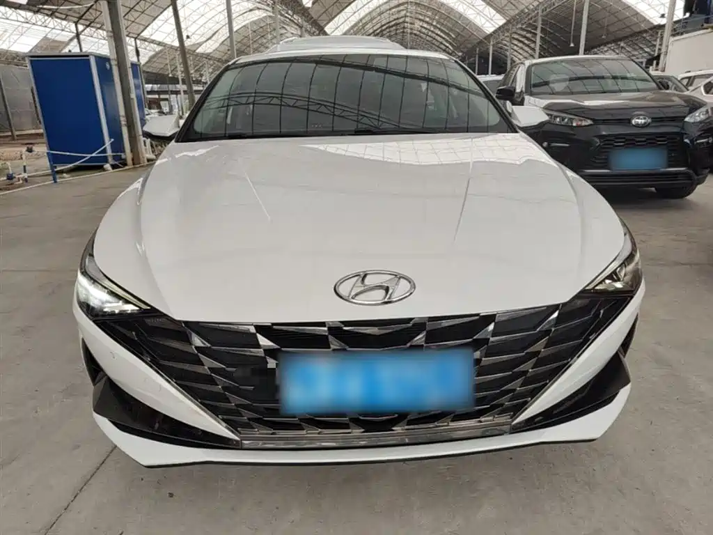 Hyundai Elantra 2023 — фото 3