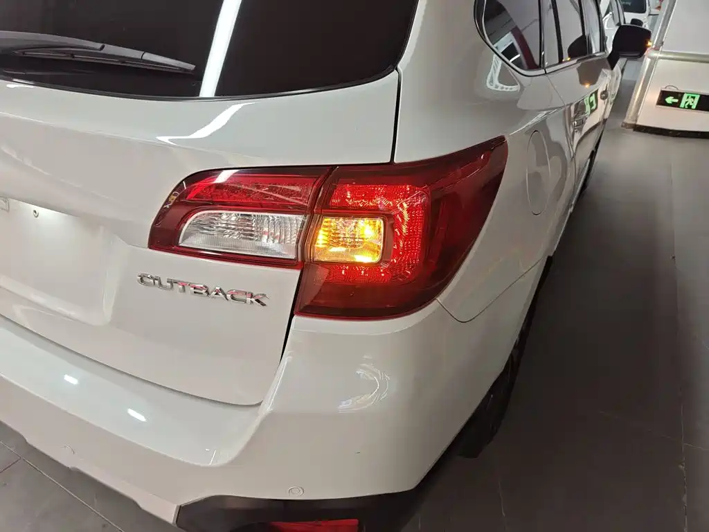 Subaru Outback 2015 — фото 24