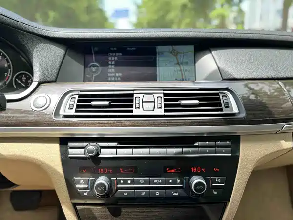 BMW 7 Series 2011
